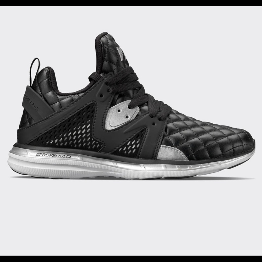 APL’s Women’s Ascend Quilted Black